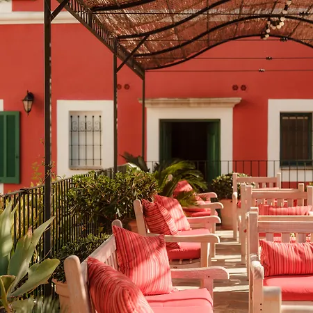Отель Demeure Castel & 4*