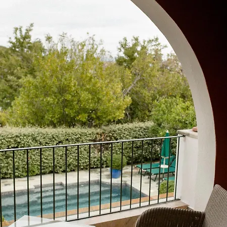 Отель Demeure Castel & 4*