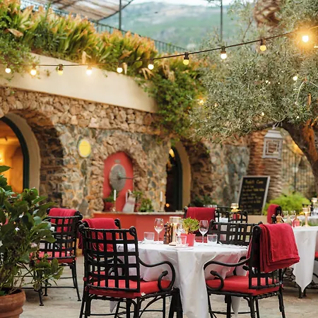 Hotel Demeure Castel 4*