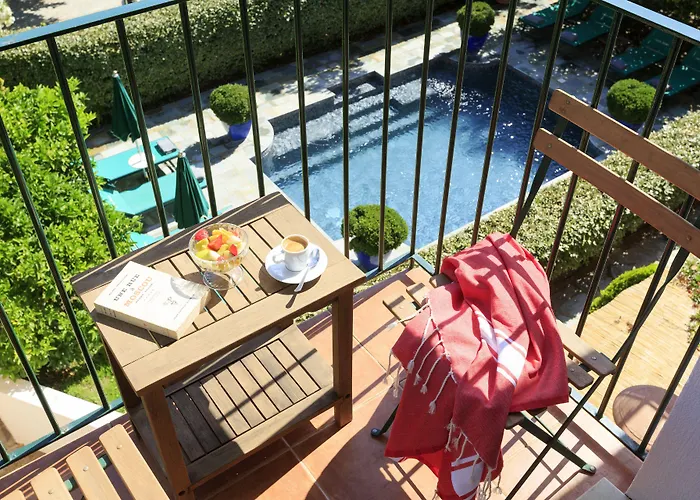 Ξενοδοχείο Demeure Castel & 4*