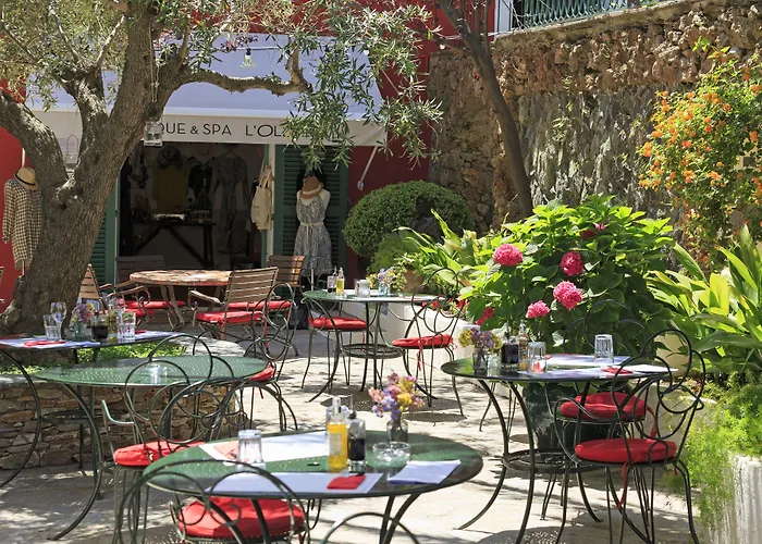 Demeure Castel & 4* Brando