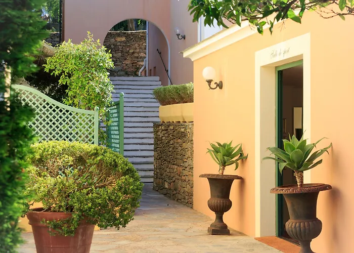 Demeure Castel & 4* Brando