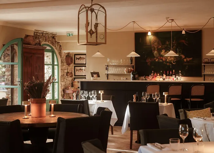 Hotel Demeure Castel & 4*