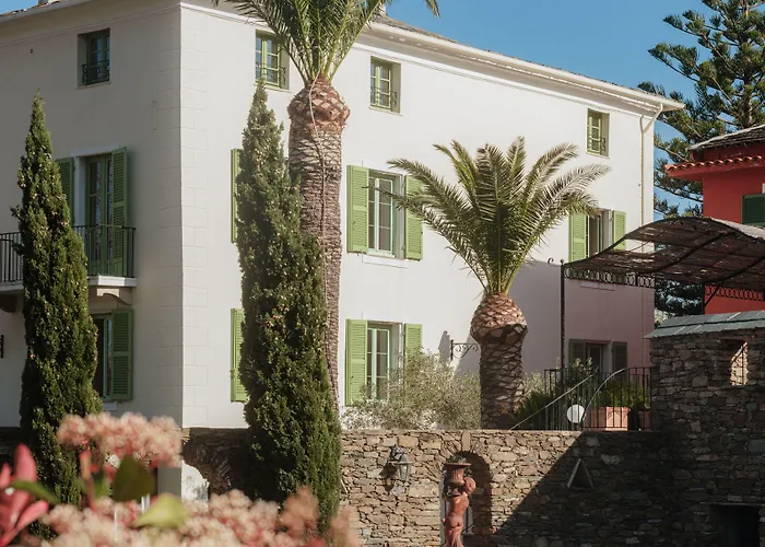 Ξενοδοχείο Demeure Castel & 4*